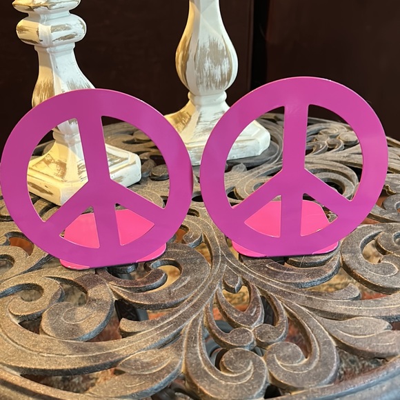 Pink Peace Sign Book Ends - Picture 2 of 5